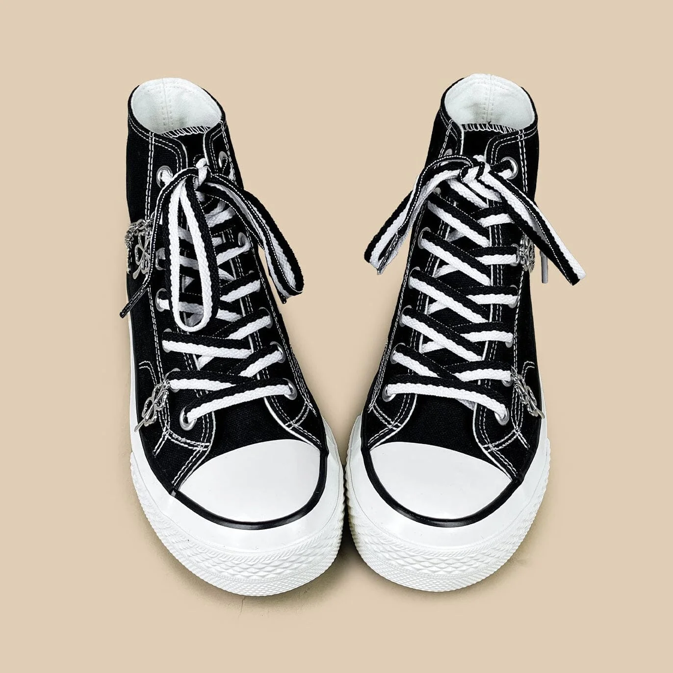 Y2K Lucky Clover Chain High Top Canvas Shoes - Unisex - Image 3